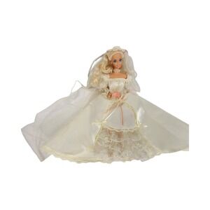 Mattel 1976 Bride Barbie Doll Wedding Dress Veil Flowers‎ Pearl Necklace